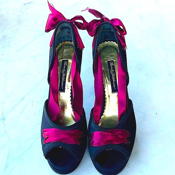 BEVERLY FELDMAN QUEEN B 4 INCH HEEL SIZE 9 NIB Y2K BLACK RED WINE BOWS - Picture 2 of 7